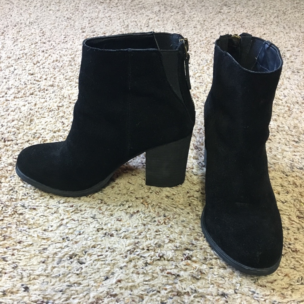 UO Black suede booties